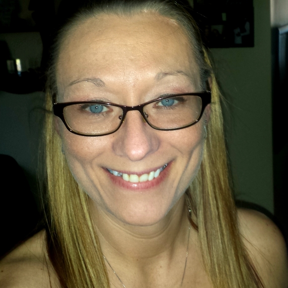 Meet your Posher, Carrie - Picture 2 of 11